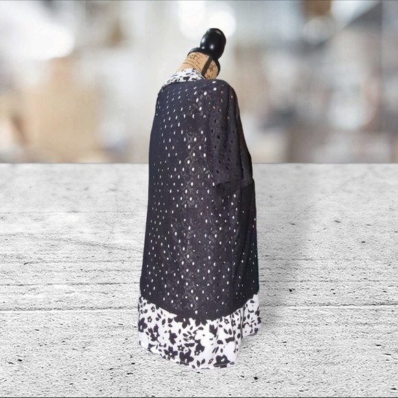 Elle eyelet mock layered top size L - Picture 6 of 14